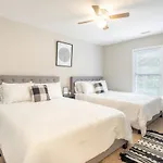 Modern Stunning Southpark/Cotswold Home!